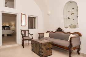 Dimitrios Cave House