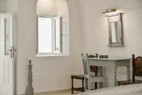 Dimitrios Cave House