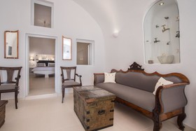 Dimitrios Cave House