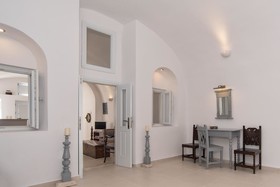 Dimitrios Cave House