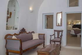 Dimitrios Cave House
