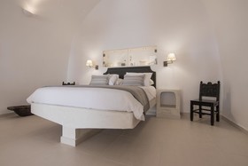 Dimitrios Cave House