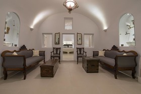 Dimitrios Cave House