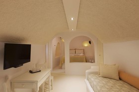 Abyssanto Suites & Spa