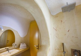 Abyssanto Suites & Spa