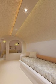 Abyssanto Suites & Spa