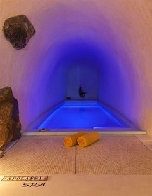 Abyssanto Suites & Spa