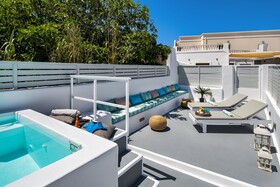 Amoramelia Suites