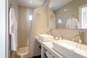 Amoramelia Suites