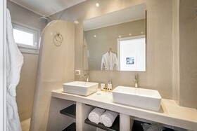 Amoramelia Suites