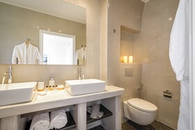 Amoramelia Suites