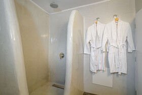 Amoramelia Suites