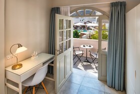 Fomithea Hotel