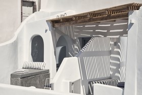 Alisaris Caves Suites
