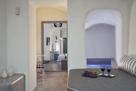 Alisaris Caves Suites