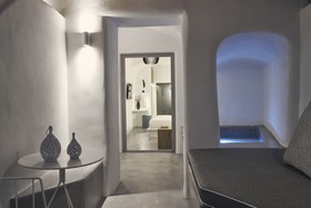 Alisaris Caves Suites