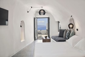 Alisaris Caves Suites