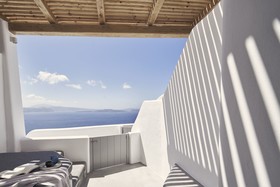 Alisaris Caves Suites