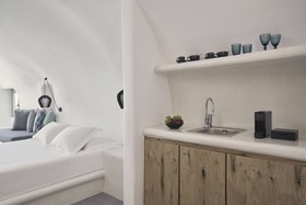 Alisaris Caves Suites