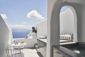 Alisaris Caves Suites