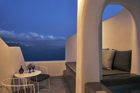 Alisaris Caves Suites
