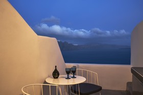 Alisaris Caves Suites