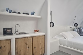 Alisaris Caves Suites
