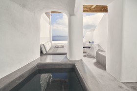 Alisaris Caves Suites
