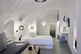 Alisaris Caves Suites