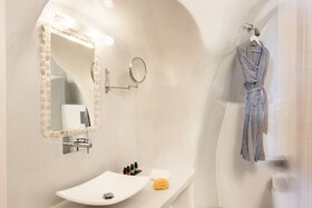 Andronis Luxury Suites