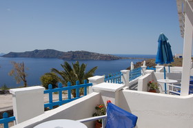 Mr & Mrs White Oia - Santorini