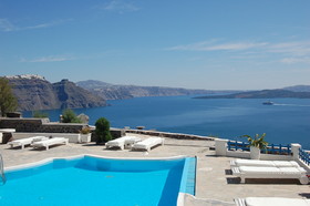 Mr & Mrs White Oia - Santorini