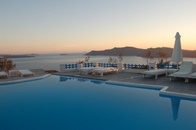 Mr & Mrs White Oia - Santorini
