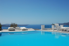 Mr & Mrs White Oia - Santorini