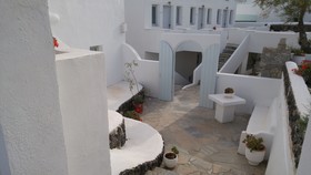 Mr & Mrs White Oia - Santorini