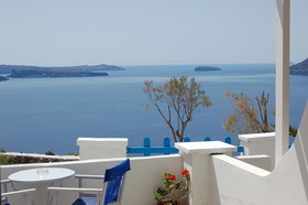 Mr & Mrs White Oia - Santorini