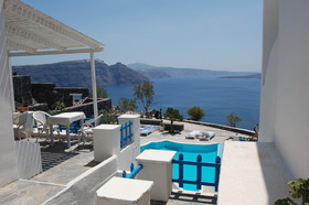 Mr & Mrs White Oia - Santorini