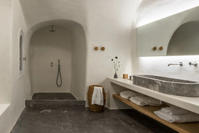 Chelidonia Luxury Suites