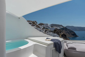 Chelidonia Luxury Suites