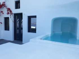 Chelidonia Luxury Suites