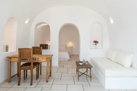 Chelidonia Luxury Suites