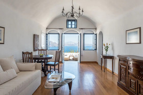 Chelidonia Luxury Suites