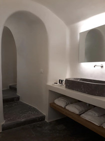 Chelidonia Luxury Suites