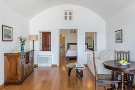 Chelidonia Luxury Suites