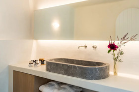 Chelidonia Luxury Suites