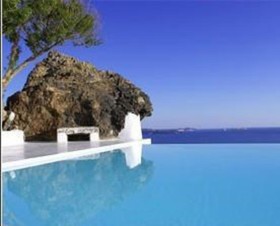 Kirini Suites Cave Houses