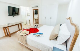 La Maltese Oia Luxury Suites