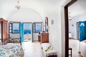 Nikos Villas
