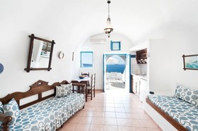 Nikos Villas