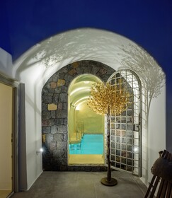 Oia Treasures Art Suites